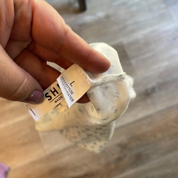 2 great young teens crop tops. Both from Shein and size L. - Picture 7 of 8